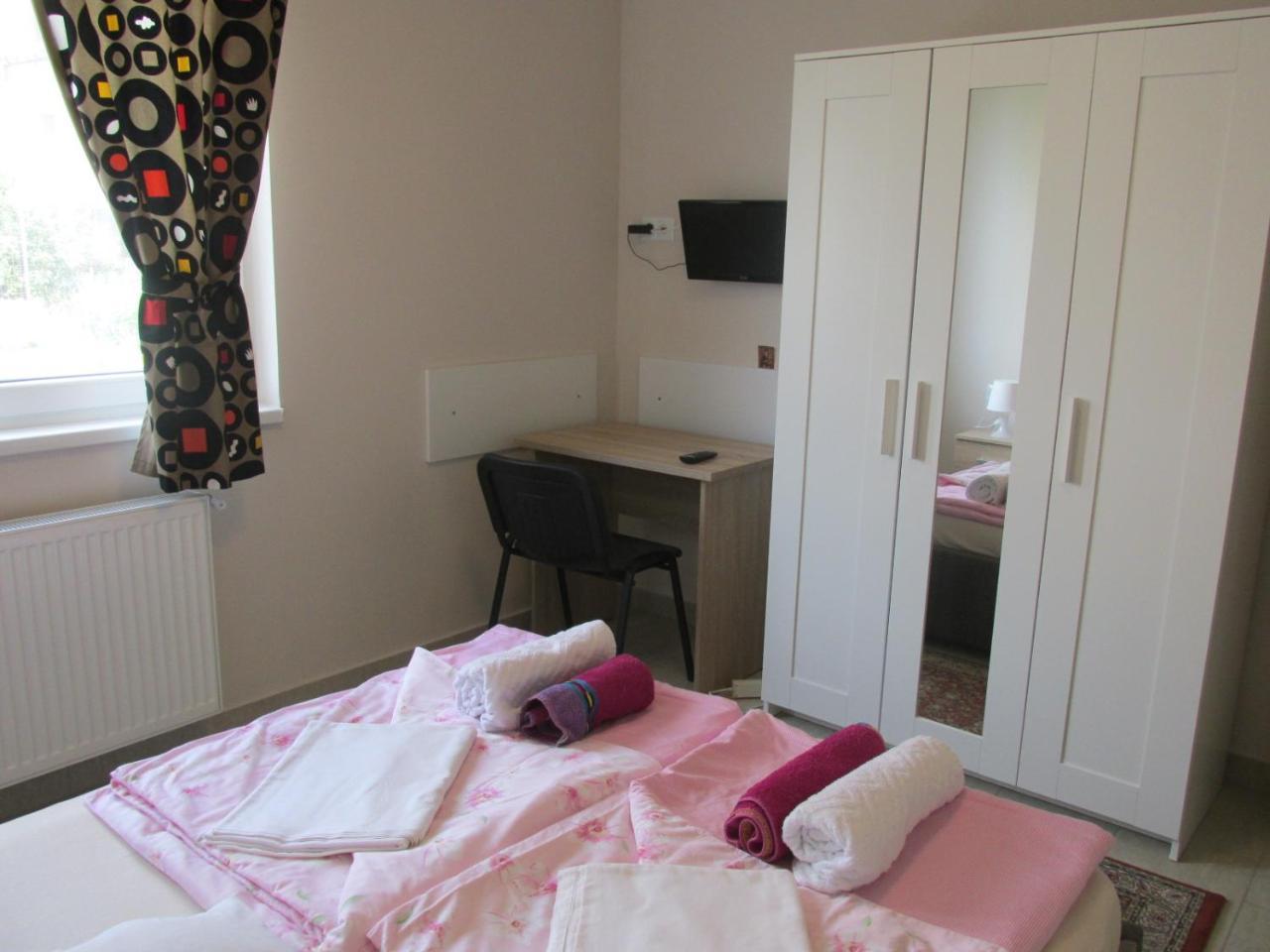 FloreştiApartament Danielaアパートメント エクステリア 写真